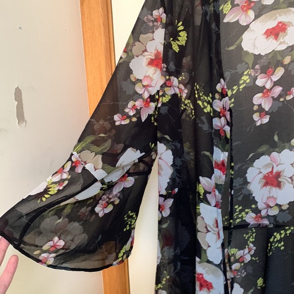 BEME BLACK FLORAL TIE 3/4 SLEEVE FLARE CUFF TIE COVER UP SHIRT SIZE 20 - Picture 2 of 9